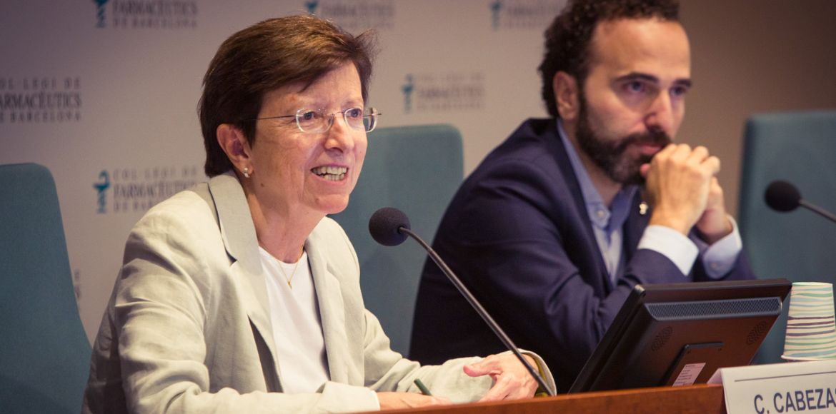 La secretaria de Salud Pública, Carmen Cabezas, inaugura el nuevo programa formativo del COFB destacando el papel del farmacéutico en la estrategia sanitaria de Cataluña