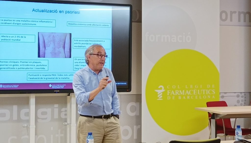 Alba Erra, responsable de la línea de artritis psoriásica de la Unidad de Inflamación y Autoinmunidad del Hospital Vall d'Hebron, en un momento de su presentación.