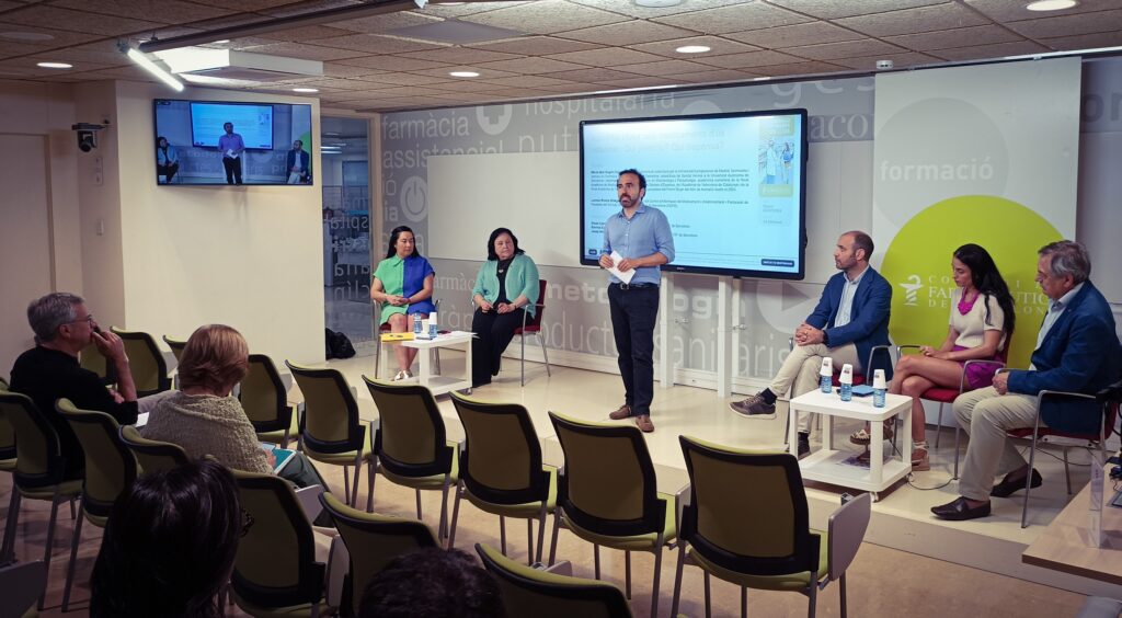 Jordi Casas en un moment de la seva intervenció durant la conferència “Actualitat i futur dels medicaments d’ús veterinari: Qui prescriu? Qui dispensa?”.