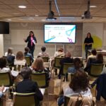 Marta Alcalde en un moment de la presentació del taller sobre cura i higiene bucal.