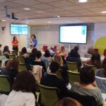 Cristina Morales i Nuria Molist introduint la formació.