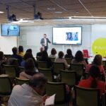 El doctor Daniel Morgado-Carrasco en un moment de la seva exposició.