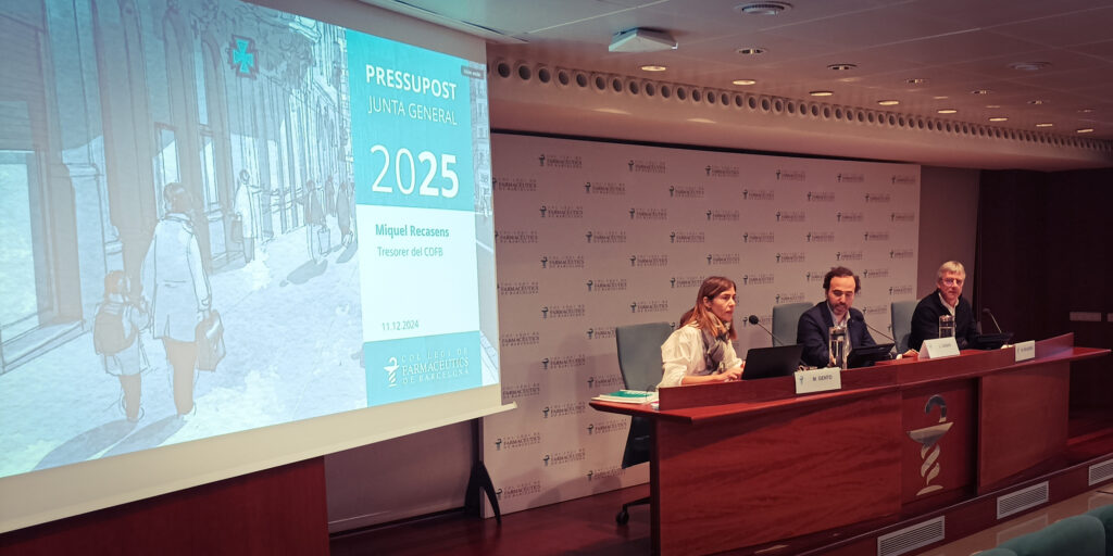 Presentació dels Informes de Presidència i Tresoreria a la Junta General Ordinària per part del president, Jordi Casas; la secretària, Marta Gento (esquerra); i del tresorer, Miquel Recasens (dreta).
