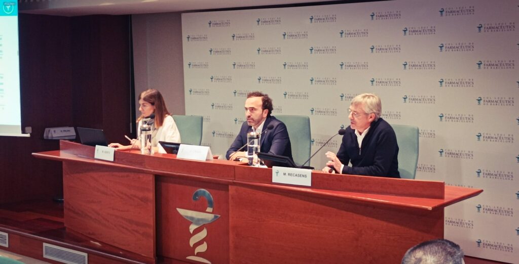 El tresorer, Miquel Recasens (dreta), en un moment de la seva presentació de l'Informe de Tresoreria. 