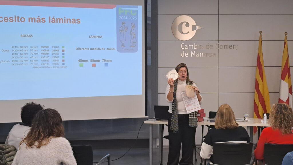 Patricia López durant la seva intervenció sobre ostomies.