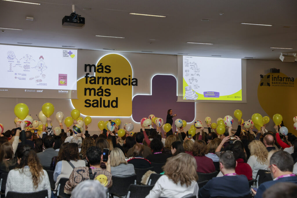 Boticaria Garcia impartint la conferència d'actualitat "La revolució dels medicaments per a la pèrdua de pes".