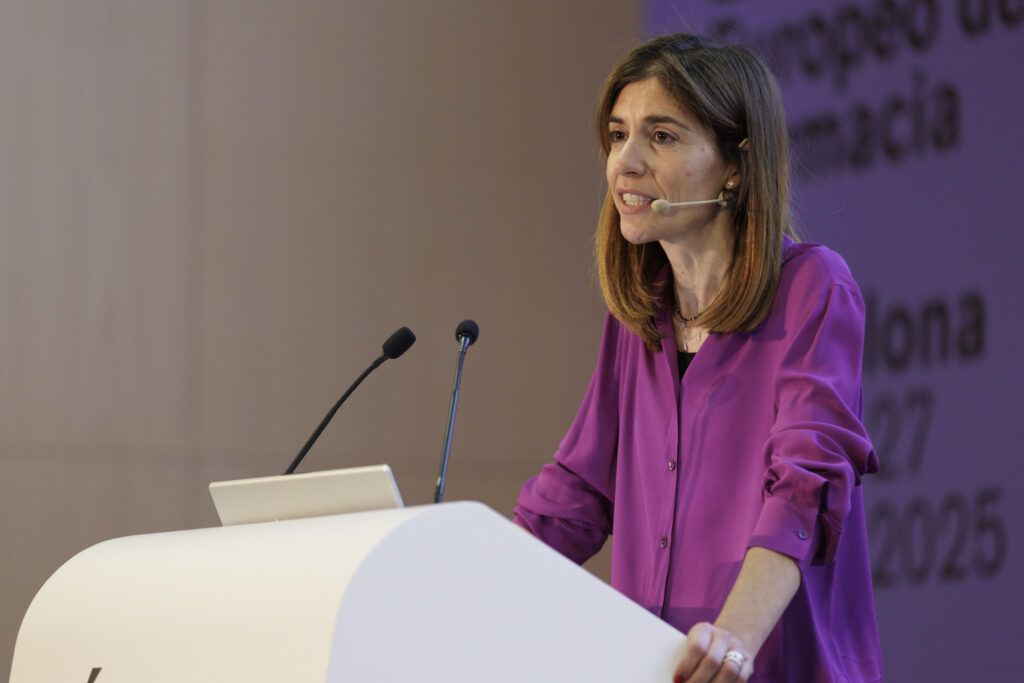 La secretària del COFB, Marta Gento, en un moment de la seva presentació.