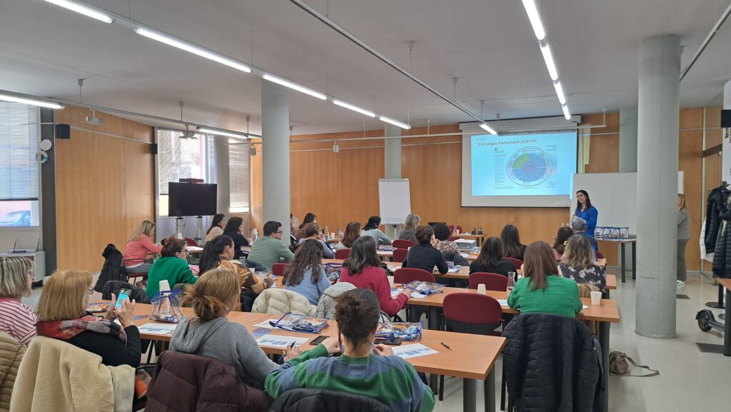 Cristina Lucas en un moment de la seva presentació sobre les insulines.