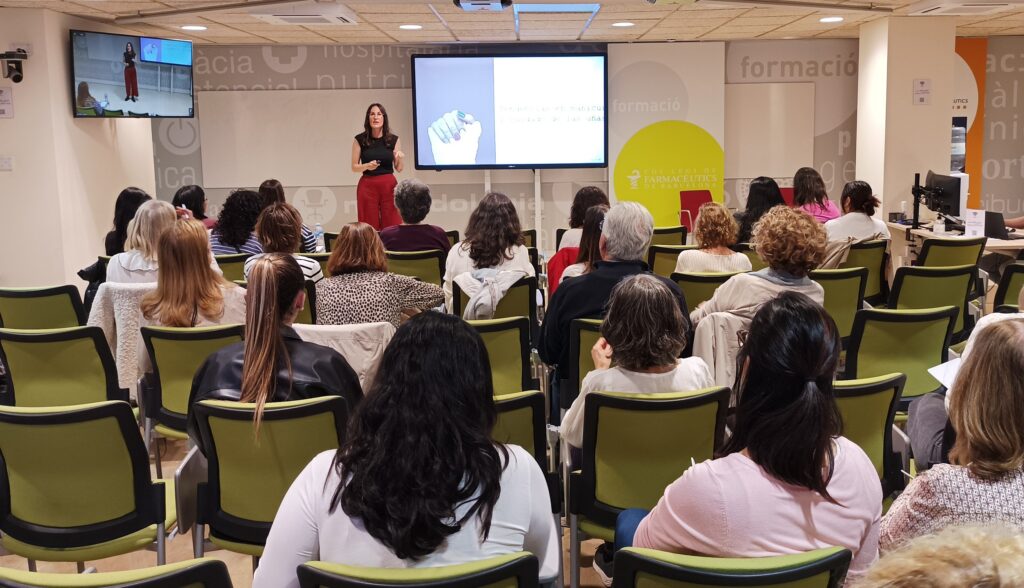 Noelia Donaire en un moment de la seva intervenció sobre tendències en manicura i cura de les ungles.