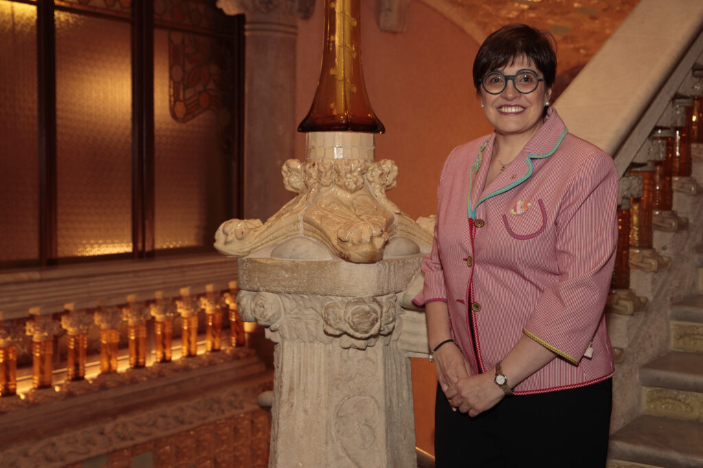 Estela Moreno, farmacèutica hospitalària, homenatjada pels seus 25 anys de col·legiació al COFB.