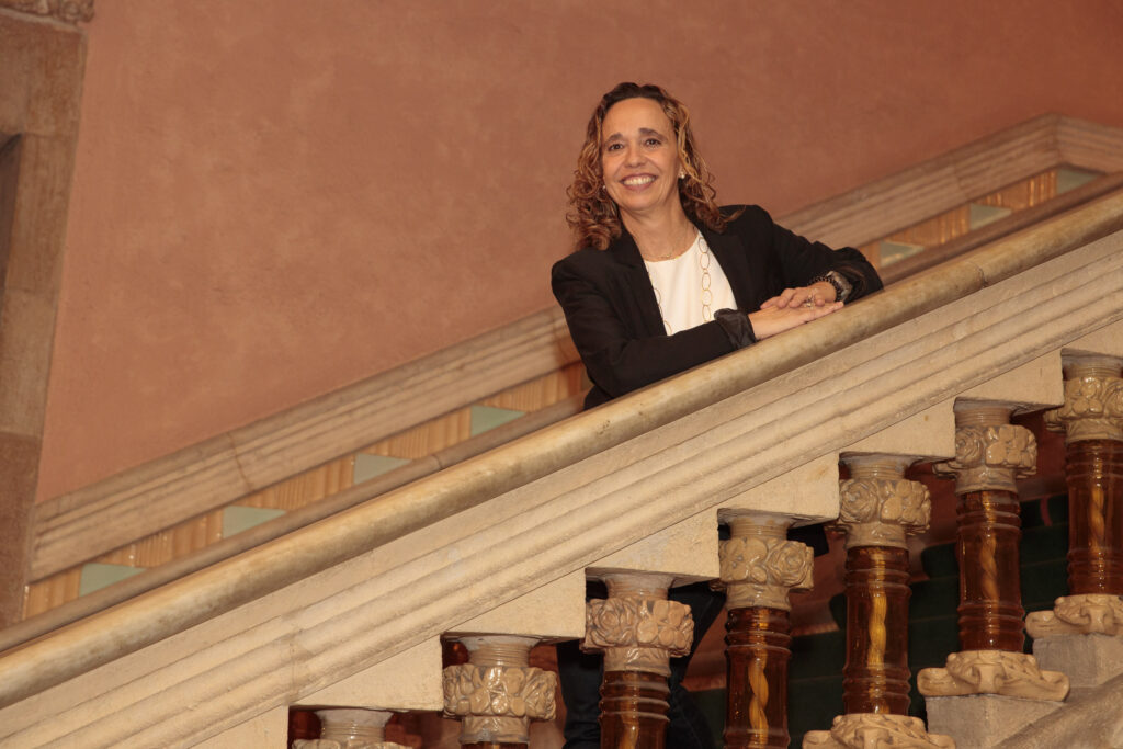 Lluïsa Puchol, farmacèutica hospitalària, al Palau de la Música després de ser homenatjada pels 25 anys de col·legiació.