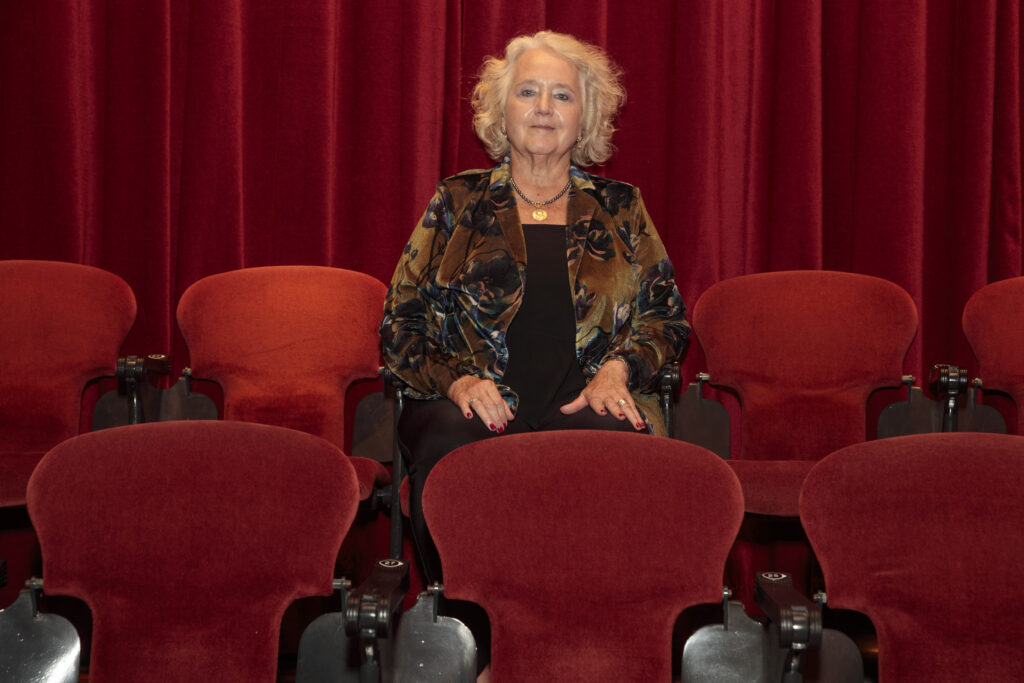 Consol Almera, farmacèutica comunitària, homenatjada pels seus 50 anys de col·legiació al COFB.