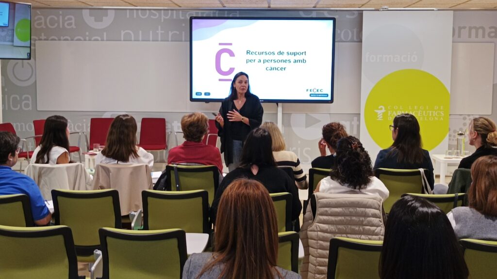 Clara Rosás va descriure les funcions que duu a terme la Federació Catalana d'Entitats Contra el Càncer.