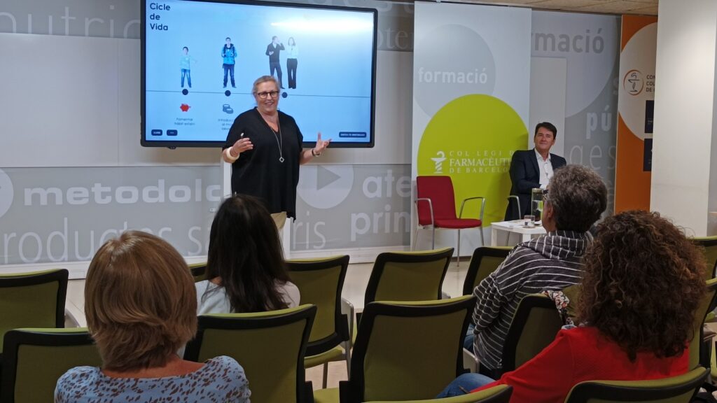 Rosa Sentandreu va explicar com estalviar amb sentit des del COFB