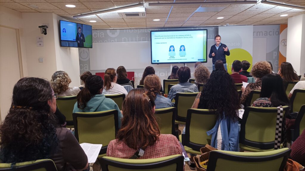 Les mesures de prevenció que s'han d'iniciar quan un pacient pateix migranya van ser descrites per Eloi Merencio.