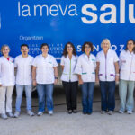 Farmacèutics i farmacèutiques voluntàries de la unitat mòbil a Cornellà