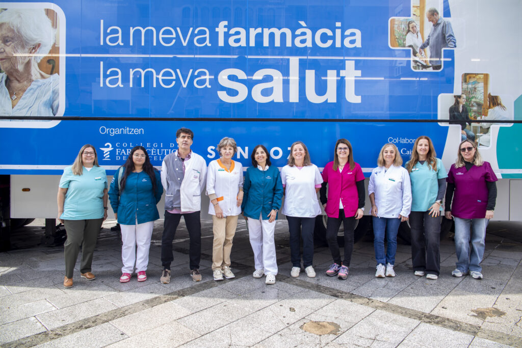 La unitat mòbil de “La meva farmàcia, la meva salut” realitza més de 500 proves als veïns de Sabadell
