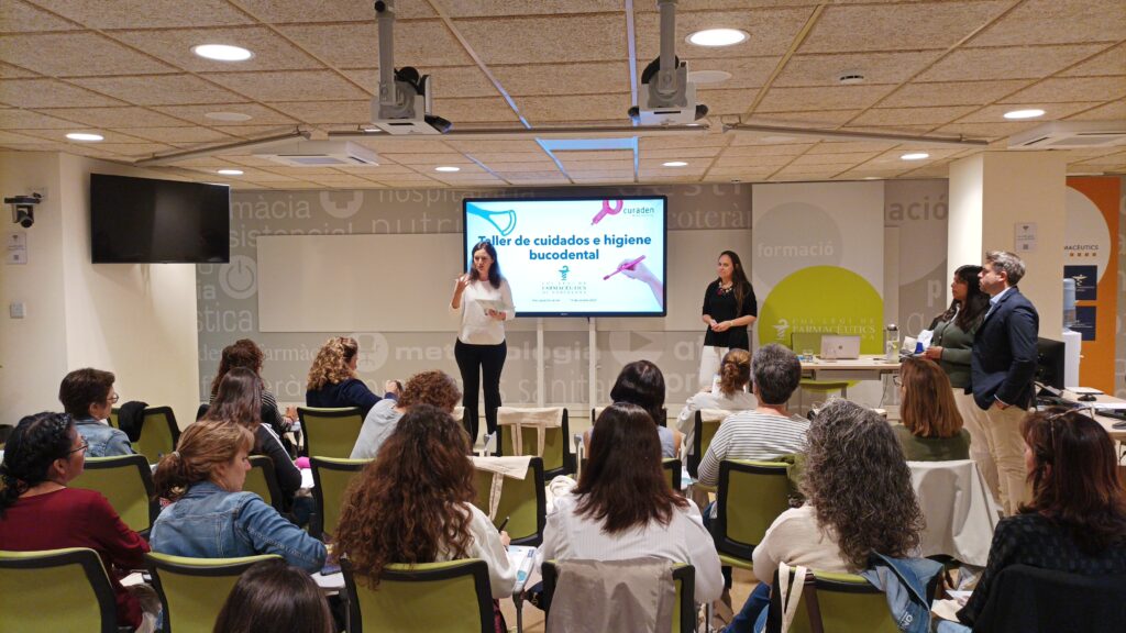 Nova edició del taller de cura i higiene bucal per a farmacèutics i farmacèutiques