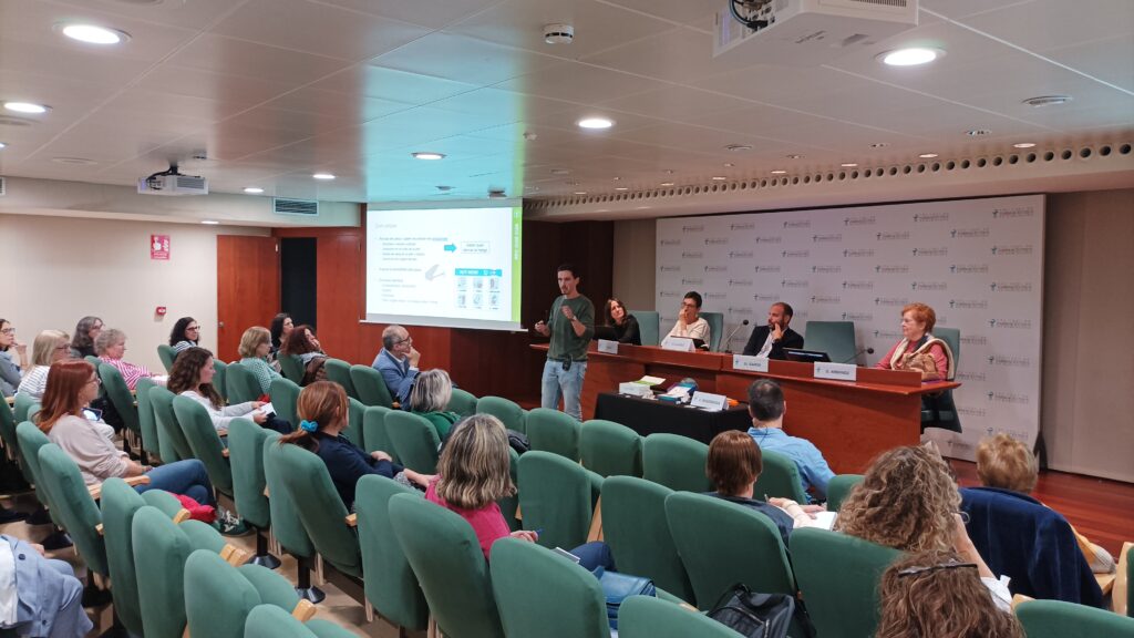 Lluís García, vocal d’ortopèdia del COFB, va descriure les fases per controlar el peu diabètic.