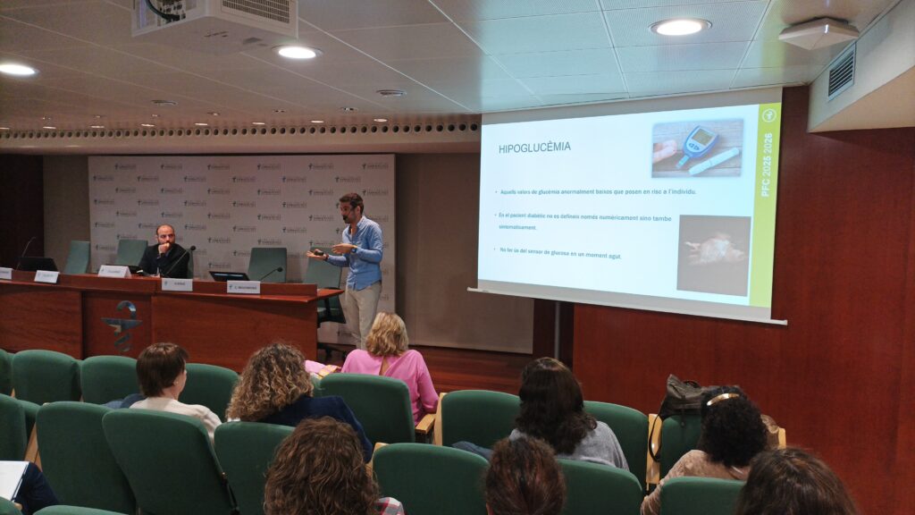El control de la glucèmia i les noves tecnologies van ser analitzades per Carles Regordosa, infermer del Servei d'Emergències mèdiques de la Seu d'Urgell.