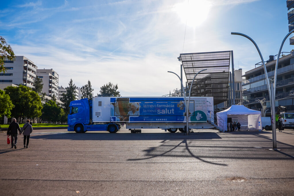 La unitat mòbil de “La meva farmàcia, la meva salut” realitza més de 580 proves de salut als veïns de Badalona