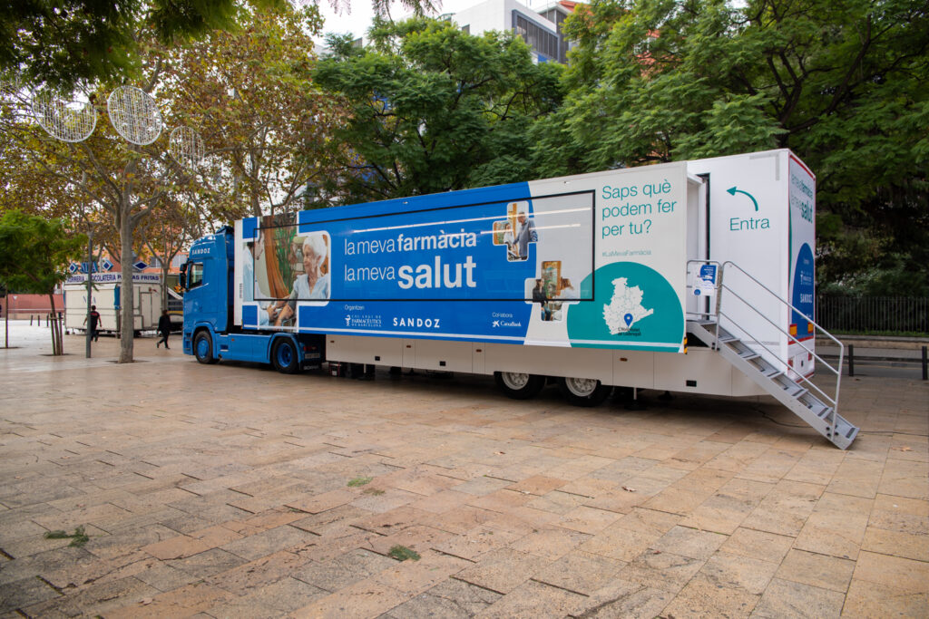 La unitat mòbil de “La meva farmàcia, la meva salut” realitza més de 380 proves als veïns de L’Hospitalet