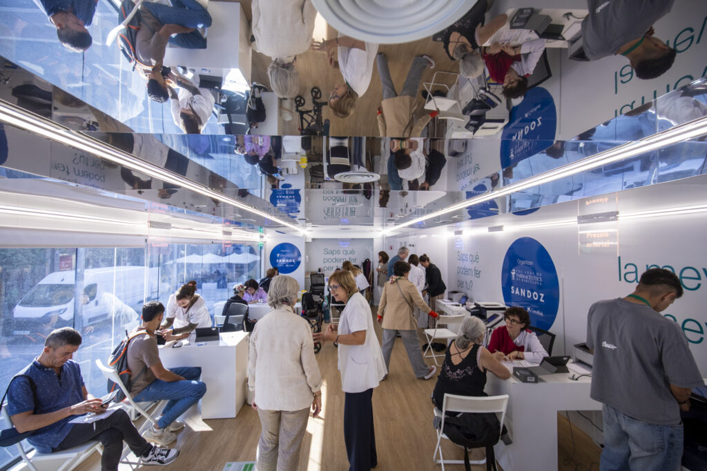 La unitat mòbil “La meva farmàcia, la meva salut” supera les 3.500 proves després de visitar les set primeres ciutats