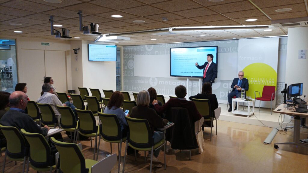 Agustí Ortega, gerent de COFBServeis, va presentar la nova sessió.