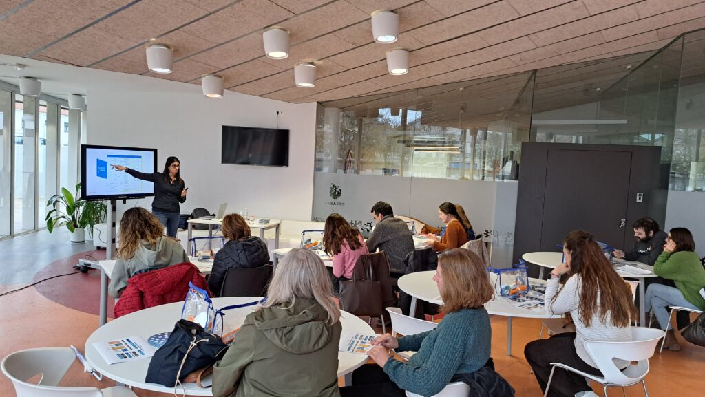 Cristina Lucas Fernández, en un moment de la presentació realitzada a Vilanova i la Geltrú.