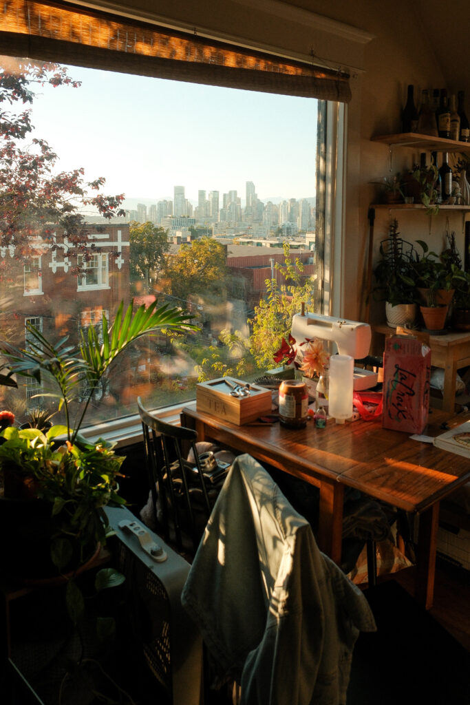 "La finestra d'una amiga, és la teva finestra"