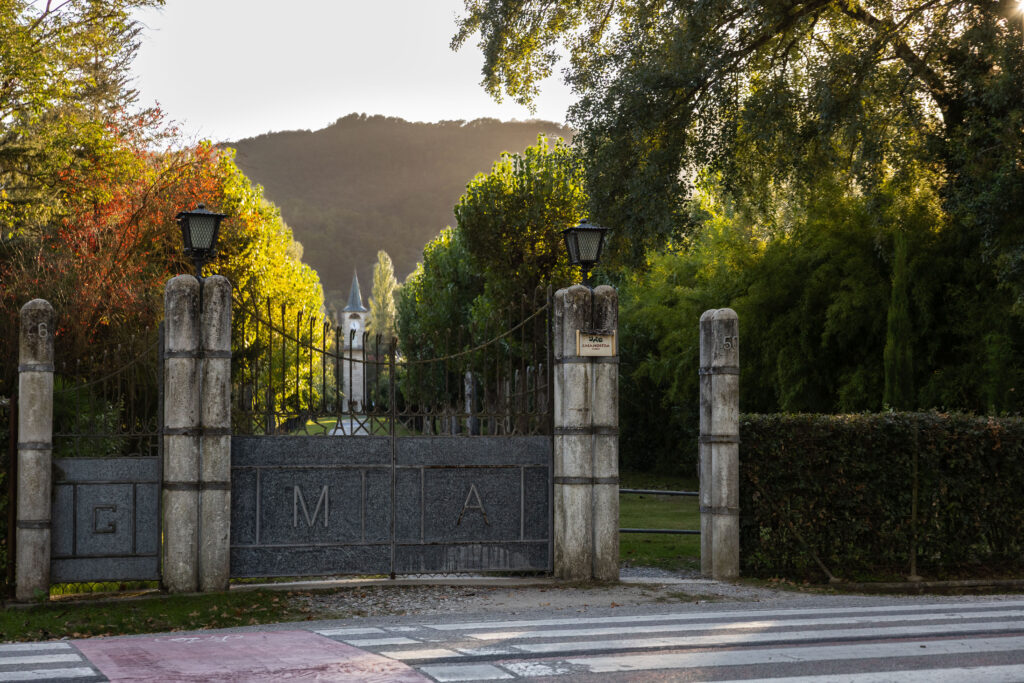 "Tancada al mon obert a la bellesa"