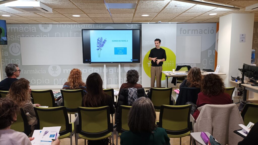 Alfredo Quevedo va iniciar la segona formació del curs, centrada en el dolor.