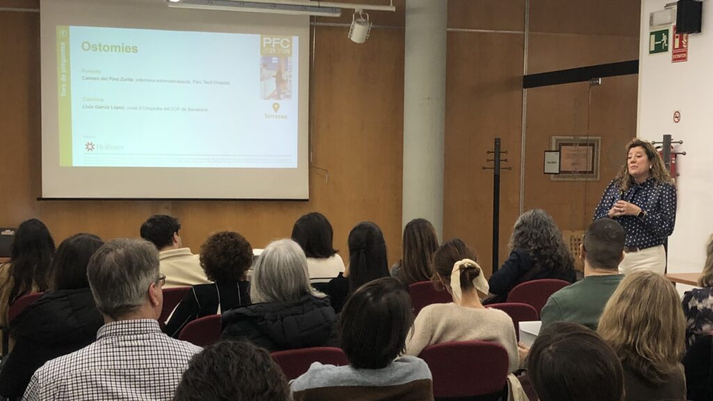 La infermera estomaterapeuta en un moment de la seva presentació.