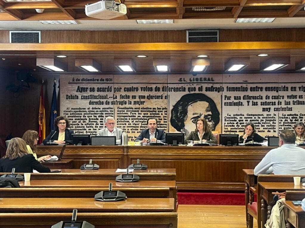 Farmacèutics i metges de Barcelona proposen al Senat un pla de xoc contra la manca de fàrmacs