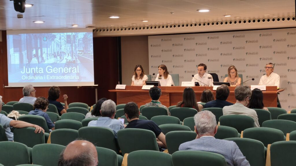 D'esquerra a dreta: Elena Palau, Marta Gento, Jordi Casas, Núria Bosch i Miquel Recasens.