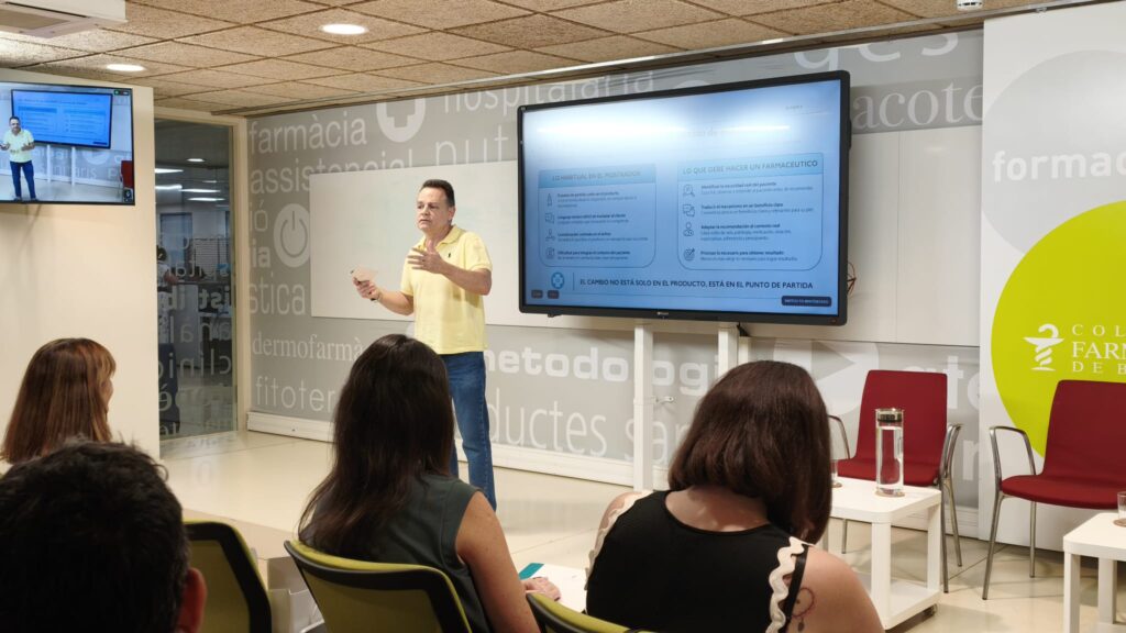 Miquel Serra en un moment de la seva presentació.