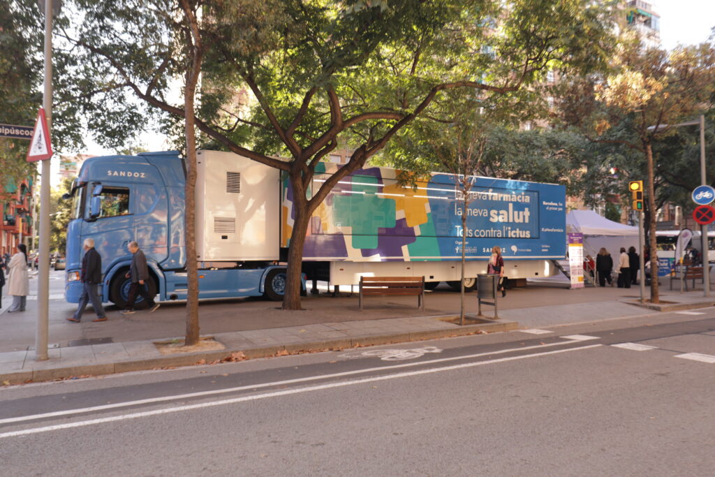 La unitat mòbil “La meva farmàcia, la meva salut” arriba a la seva penúltima parada a Barcelona superant les 2.200 proves de salut
